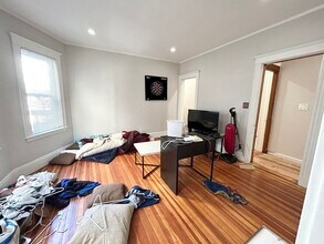 37 Sudan St, Unit 2 in Boston, MA - Foto de edificio - Building Photo