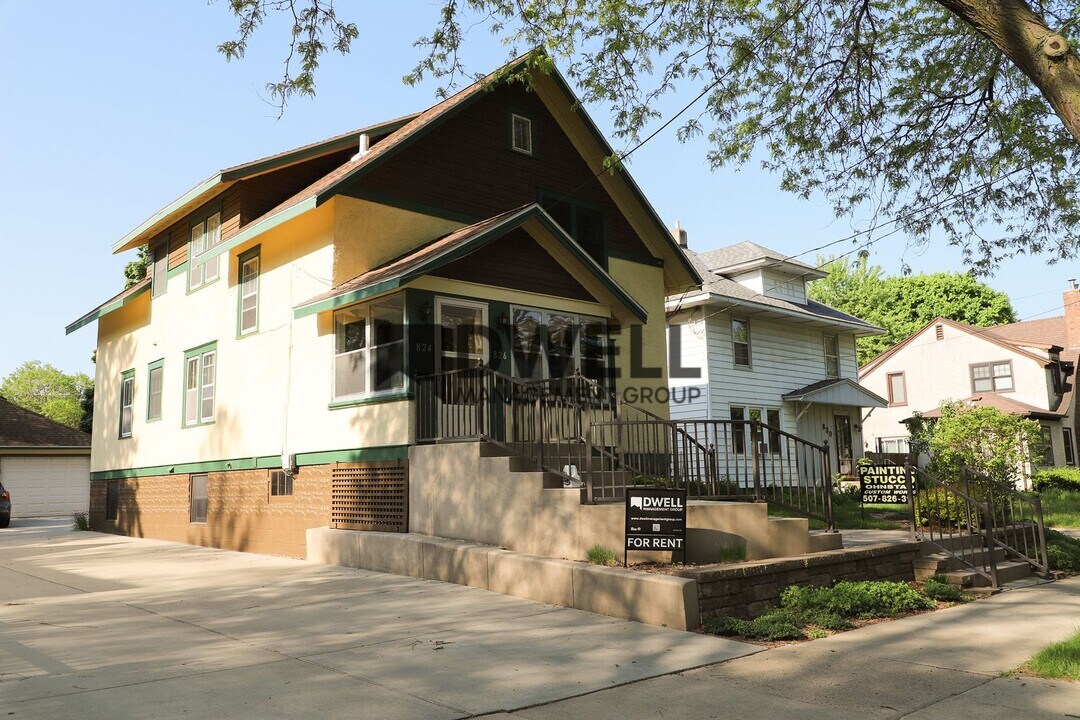 826 1st St NW in Rochester, MN - Foto de edificio
