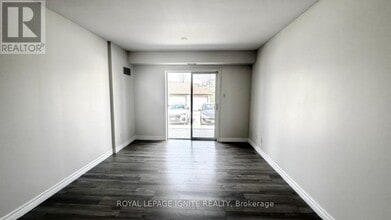 128 Aspen Springs Dr in Bowmanville, ON - Building Photo - Building Photo