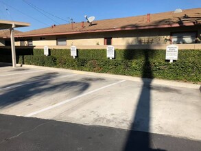 Cypress Creek Apartments in Cypress, CA - Foto de edificio - Building Photo