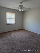 8424 Travis Ln in Overland Park, KS - Building Photo - Building Photo