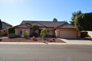 15621 W Heritage Dr in Sun City West, AZ - Building Photo
