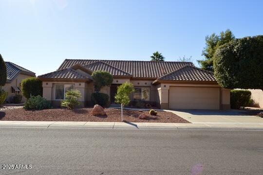 15621 W Heritage Dr in Sun City West, AZ - Foto de edificio