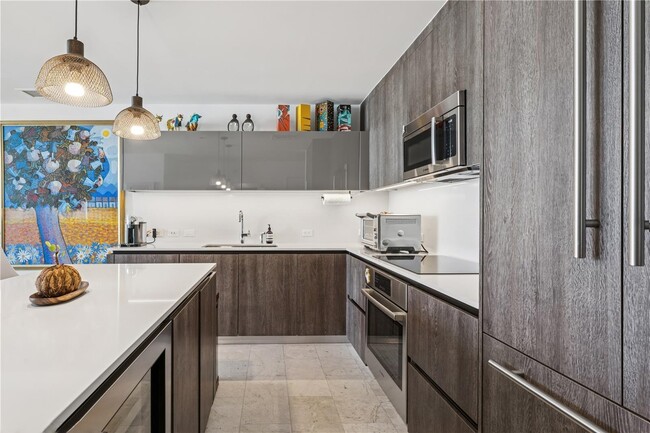 88 SW 7th St, Unit 1804 in Miami, FL - Foto de edificio - Building Photo