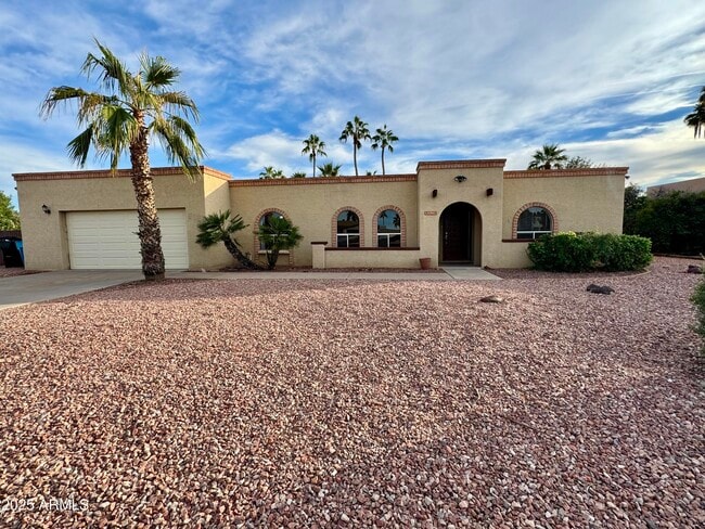 property at 5121 E Larkspur Dr