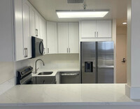 725 Kapiolani Blvd, Unit 1202 in Honolulu, HI - Building Photo - Building Photo