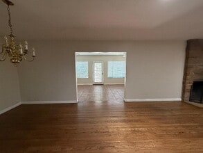 8552 Woodley Ave in North Hills, CA - Building Photo - Building Photo