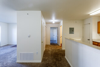 Marston Pointe in Lakewood, CO - Building Photo - Interior Photo