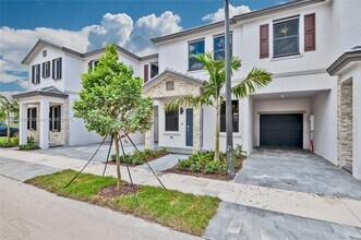 523 SW 19th Ter in Fort Lauderdale, FL - Building Photo - Building Photo