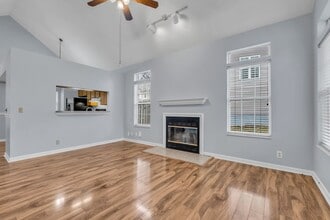 5904 Colchester Dr in Hermitage, TN - Foto de edificio - Building Photo