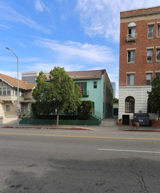 2941 W 8th St in Los Angeles, CA - Building Photo - Building Photo