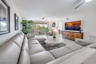 11118 Gulf Shore Dr in Naples, FL - Building Photo