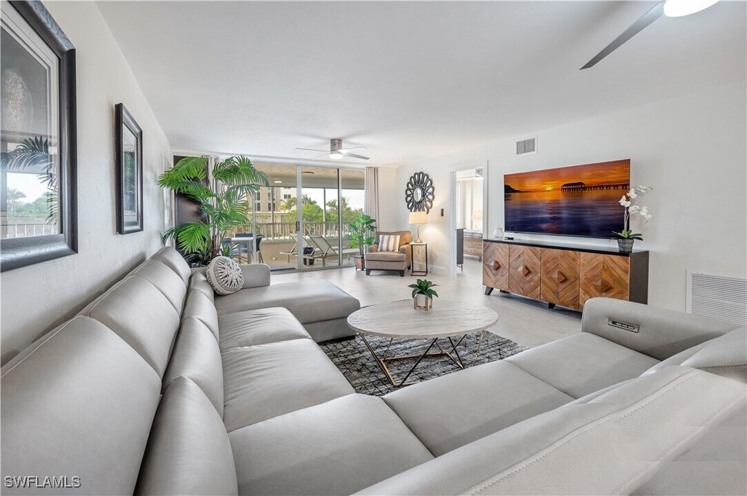 11118 Gulf Shore Dr in Naples, FL - Building Photo
