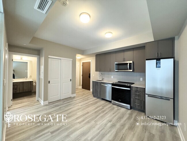 3240 William Coltson Ave in Oakville, ON - Building Photo - Building Photo