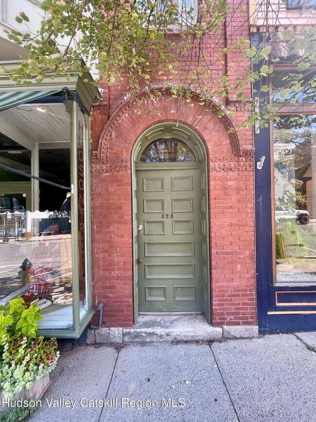 428 Warren St in Hudson, NY - Building Photo - Building Photo