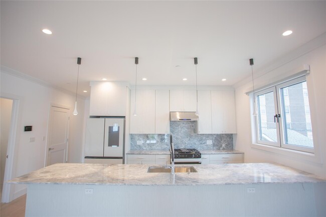 622 W Penn St in Long Beach, NY - Building Photo - Building Photo