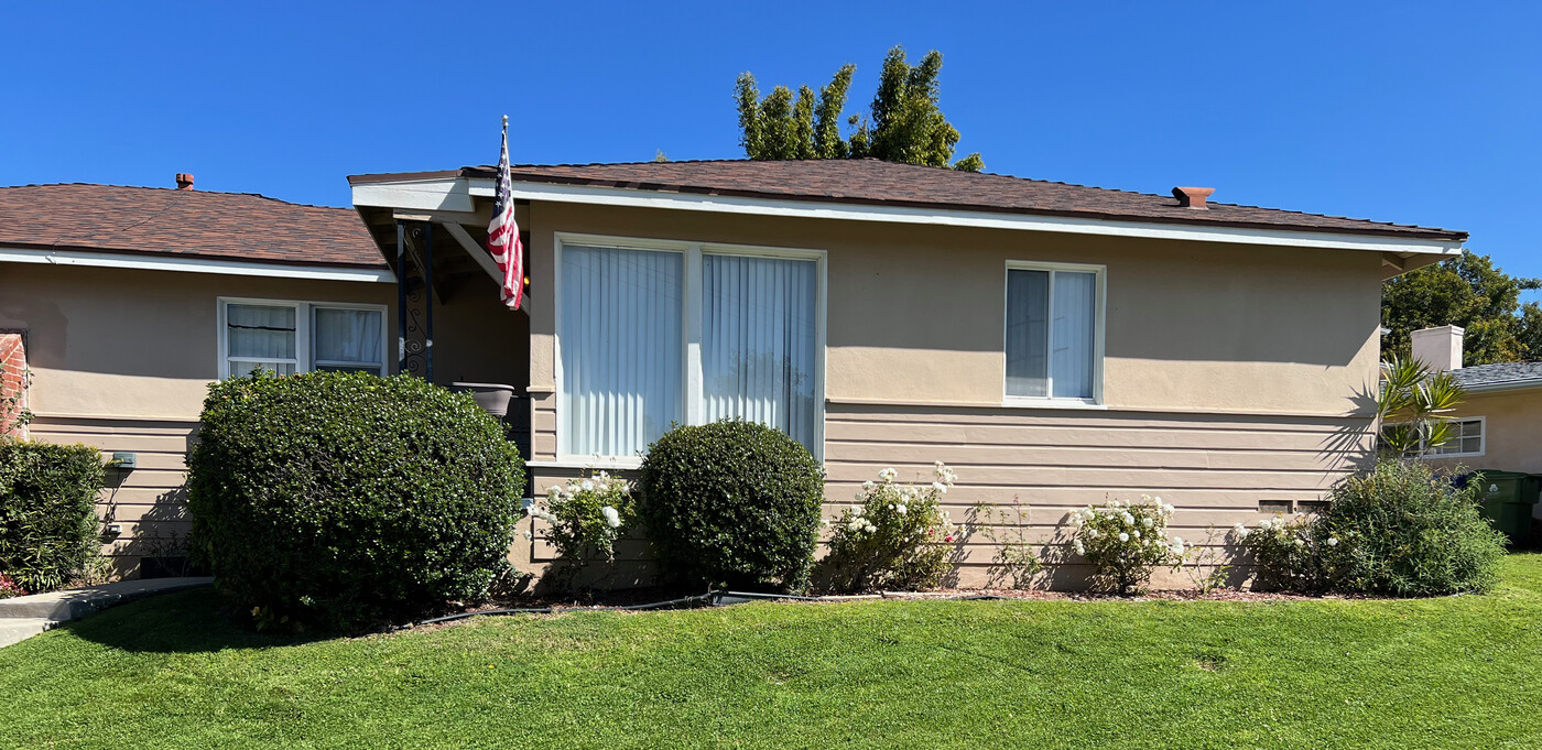 7852 Airport Blvd in Westchester, CA - Building Photo