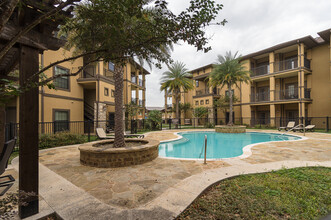 The Fountains At Bonita Creek in Pleasanton, TX - Building Photo - Building Photo