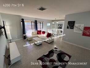 4200 7th St N in St. Petersburg, FL - Building Photo - Building Photo