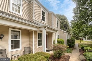 802 Cambridge Ct in Palmyra, PA - Building Photo