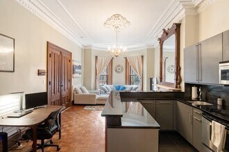 129 Pembroke St, Unit 2 in Boston, MA - Foto de edificio - Building Photo
