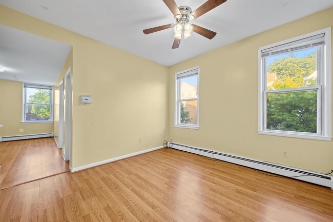 143 W 3rd St in Bayonne, NJ - Building Photo - Building Photo