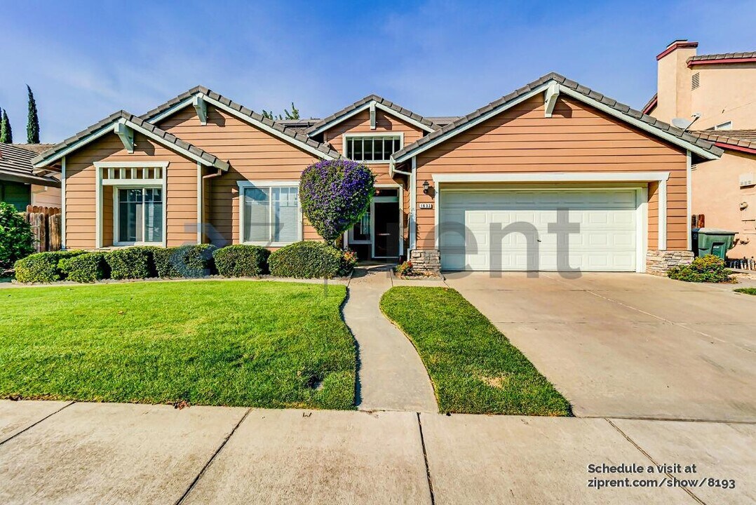 1833 Rail St in Manteca, CA - Building Photo