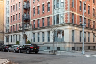 15 Clark St in Brooklyn, NY - Foto de edificio - Building Photo