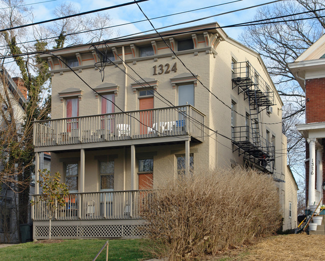 1324 Chapel St in Cincinnati, OH - Foto de edificio - Building Photo