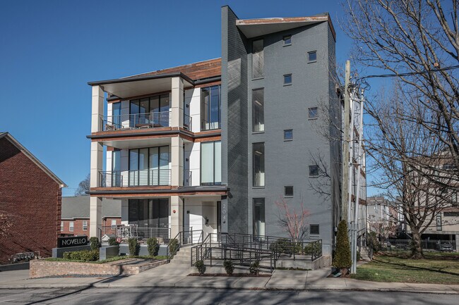204 Acklen Park Dr in Nashville, TN - Building Photo - Building Photo