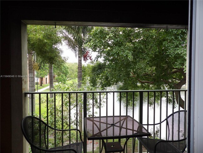 4828 N State Rd 7 in Coral Springs, FL - Building Photo - Building Photo