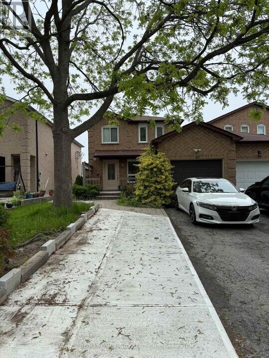65 Hewitt Crescent in Ajax, ON - Building Photo