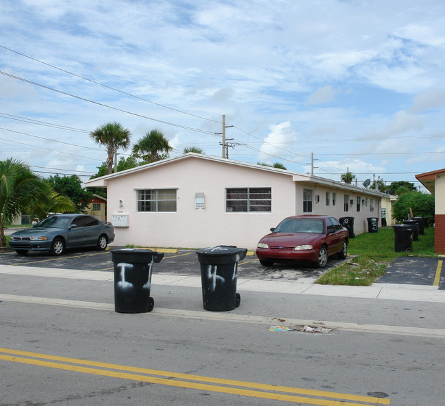 16100 NE 19 Ct in Miami, FL - Building Photo - Building Photo