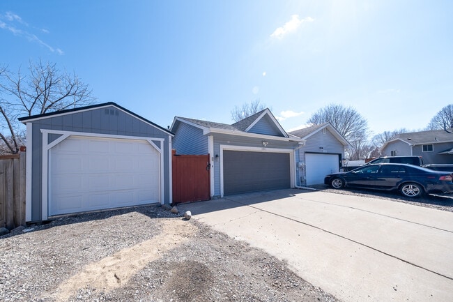 1705 Slater Ln in Burnsville, MN - Building Photo - Building Photo