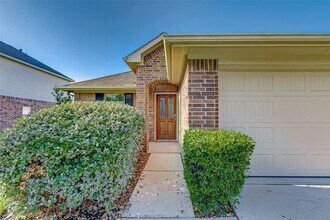 8731 Sunny Gallop Dr in Tomball, TX - Building Photo - Building Photo