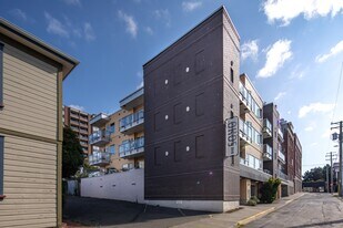 848 Mason St in Victoria, BC - Building Photo