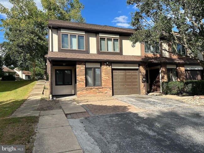 property at 5405 Delray Dr