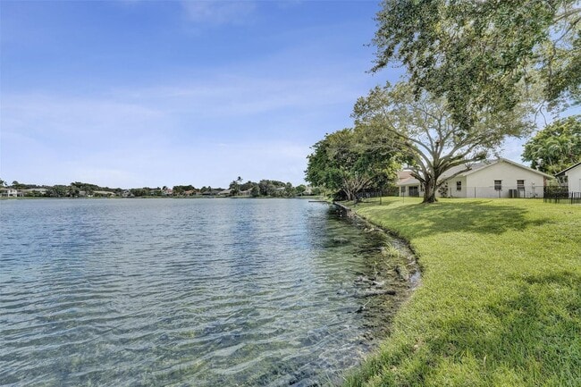 10225 SW 20th St in Davie, FL - Building Photo - Building Photo