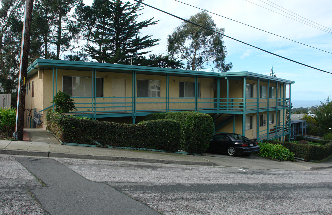 430 Norfolk Dr in Pacifica, CA - Building Photo