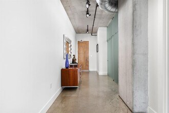 800 W 5th St in Austin, TX - Building Photo - Building Photo