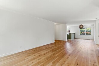 560 Centre Ct in Alameda, CA - Building Photo - Building Photo