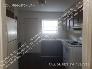 1208 Middleton St in Killeen, TX - Building Photo - Building Photo