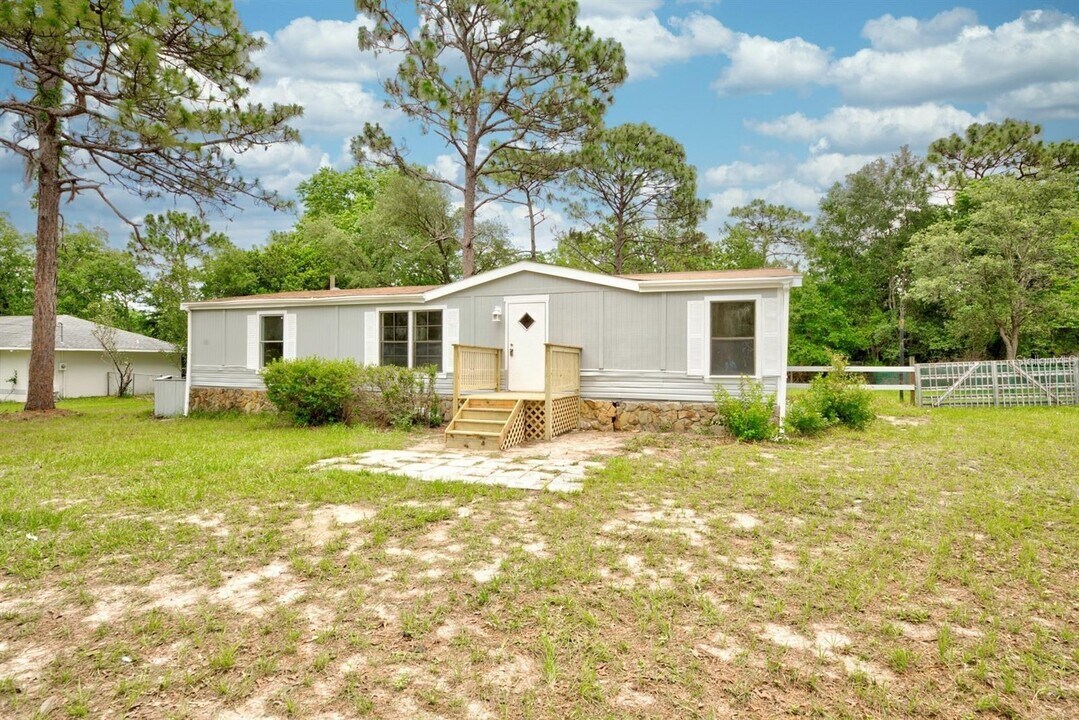 4555 S Leisure Blvd in Lecanto, FL - Foto de edificio