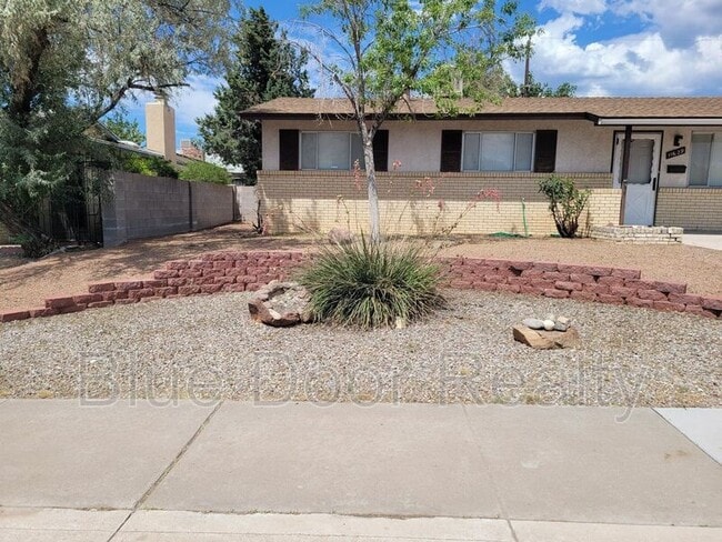 property at 11629 La Cueva Ln NE
