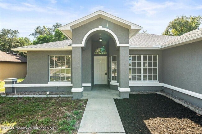 110 Outlook Ave in Spring Hill, FL - Building Photo - Building Photo