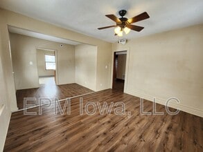604 W Seerley Blvd in Cedar Falls, IA - Foto de edificio - Building Photo