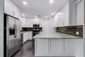 6700 SW 49th Terrace in Miami, FL - Building Photo - Building Photo