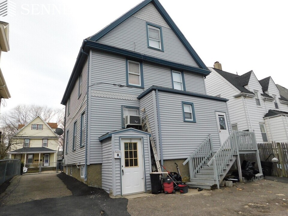 31 Seattle St, Unit 1 in Boston, MA - Building Photo