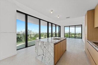 500 Alton Rd in Miami Beach, FL - Building Photo - Building Photo