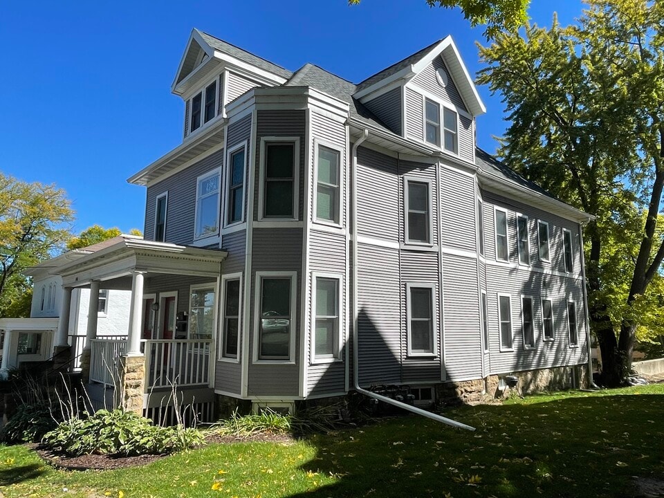 141 E Gorham St, Unit 1 in Madison, WI - Foto de edificio